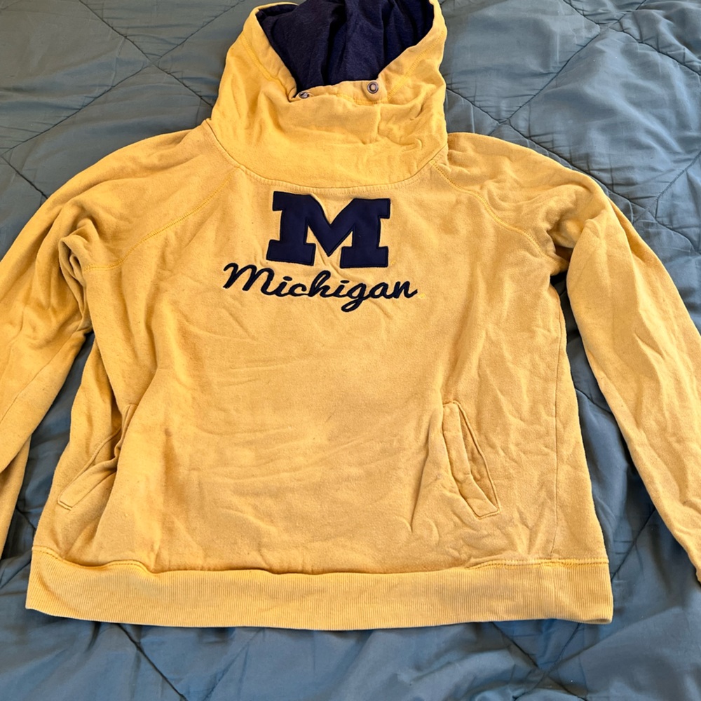 Colosseum Gold and Navy Michigan Sweatshirt